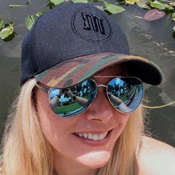 Meet your Posher, Karen - Picture 1 of 1